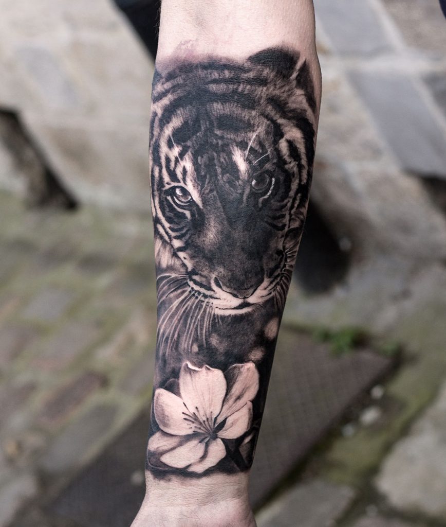tiger-flower-tattoo-by-angelique-grimm-forarm – Angelique Grimm